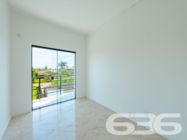 Sobrado com 3 quartos no bairro Costeira, Balneário Barra do Sul, a poucos passos da lagoa.

Este é um imóvel excelente com 107m² de área privativa, projetado com cômodos amplos, confortáveis e modernos. Seu layout proporciona estilo, iluminação e ventilação natural.

O sobrado conta com 3 quartos muito aconchegantes, incluindo uma bela suíte, além de sacada, sala de estar, copa e cozinha integradas, banheiro social, lavabo, área de serviço e uma vaga de garagem.

Localizado em uma excelente região no bairro Costeira, está a poucos passos da lagoa e próximo de todas as comodidades necessárias para o dia a dia.

Não perca essa oportunidade! Venha viver momentos incríveis aqui.

Entre em contato conosco para saber mais:
Telefone: (47) 3448-3636
WhatsApp: (47) 99190-0636

Imobiliária 636






