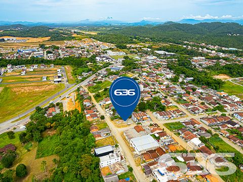 TERRENO DE ESQUINA DISPONÍVEL PARA VENDA NO BAIRRO ITINGA, ARAQUARI

Apresentamos este espaçoso terreno de esquina, abrangendo uma área total de 417,28m², com uma abertura de 20,42 metros. Este terreno é uma excelente opção tanto para construtores quanto para projetos residenciais multifamiliares.

Sua localização é estratégica, situando-se no bairro Itinga, em Araquari. Esta área é próxima a supermercados, restaurantes, um parque aquático, transporte público, estabelecimentos comerciais variados e uma série de outros serviços disponíveis na região.

Não perca essa grande oportunidade! Fale com um de nossos corretores agora mesmo e saiba mais sobre esse excelente lote.

Tire seus planos do papel e conte com a 636 para realizá-los.

Telefone: (47) 3451-0636
WhatsApp: (47) 99190-0636

Imobiliária 636.