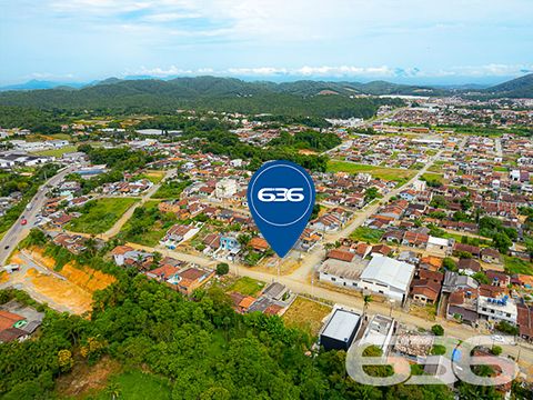 TERRENO DE ESQUINA DISPONÍVEL PARA VENDA NO BAIRRO ITINGA, ARAQUARI

Apresentamos este espaçoso terreno de esquina, abrangendo uma área total de 417,28m², com uma abertura de 20,42 metros. Este terreno é uma excelente opção tanto para construtores quanto para projetos residenciais multifamiliares.

Sua localização é estratégica, situando-se no bairro Itinga, em Araquari. Esta área é próxima a supermercados, restaurantes, um parque aquático, transporte público, estabelecimentos comerciais variados e uma série de outros serviços disponíveis na região.

Não perca essa grande oportunidade! Fale com um de nossos corretores agora mesmo e saiba mais sobre esse excelente lote.

Tire seus planos do papel e conte com a 636 para realizá-los.

Telefone: (47) 3451-0636
WhatsApp: (47) 99190-0636

Imobiliária 636.