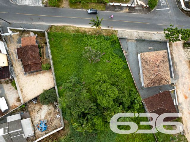 TERRENO À VENDA NO CENTRO DE GARUVA

Apresentamos a você uma rara oportunidade de adquirir um lote com uma generosa área total de 987m², com uma frente de 30 metros, estrategicamente localizado no centro de Garuva. Esta localização privilegiada coloca você a uma curta distância de todas as conveniências essenciais para o seu dia a dia, incluindo supermercados, escolas, padarias, academias, diversas lojas e muito mais.

O terreno, de topografia plana e já devidamente limpo, aguarda ansiosamente seu próximo projeto. Sua localização em uma rua pavimentada proporciona acessibilidade e praticidade adicionais.

Esta é a oportunidade que você esperava para transformar seus planos em realidade. Agora é o momento de dar o primeiro passo em direção à construção dos seus sonhos.

Não deixe escapar essa chance única! Entre em contato com nossa equipe de corretores dedicados para agendar uma visita e obter mais informações.

Para saber mais:
Telefone: (47) 3451-0636
WhatsApp: (47) 99190-0636

Conte com a expertise da Imobiliária 636 para realizar seus projetos imobiliários com sucesso.