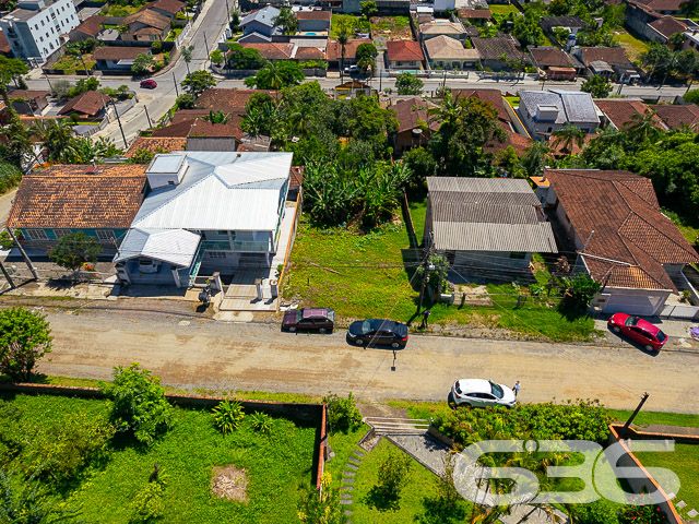 VENDE-SE TERRENO NO BAIRRO NOVA BRASÍLIA
Essa é uma oportunidade única para adquirir um terreno com localização privilegiada no bairro Nova Brasília em Joinville. Com 390m² de área total, este terreno é plano e regular, perfeito para construção de uma casa ou ponto comercial.
Com 13 metros de abertura por 30 metros em ambos os lados, o terreno permite uma ampla variedade de projetos de construção, garantindo a possibilidade de construir uma casa espaçosa e confortável, com espaço suficiente para jardim ou área de lazer.
O bairro Nova Brasília é conhecido por ser uma região tranquila e residencial, com fácil acesso a comércios, escolas, hospitais e transporte público. A proximidade com o centro da cidade é outro fator que valoriza a região.
Não perca a chance de adquirir um terreno com excelente localização e investir no seu futuro. Agende já uma visita e confira de perto todas as vantagens deste terreno!
Fale conosco e saiba mais:
Telefone: (47) 3451-0636
WhatsApp: (47) 99190-0636
Imobiliária 636.