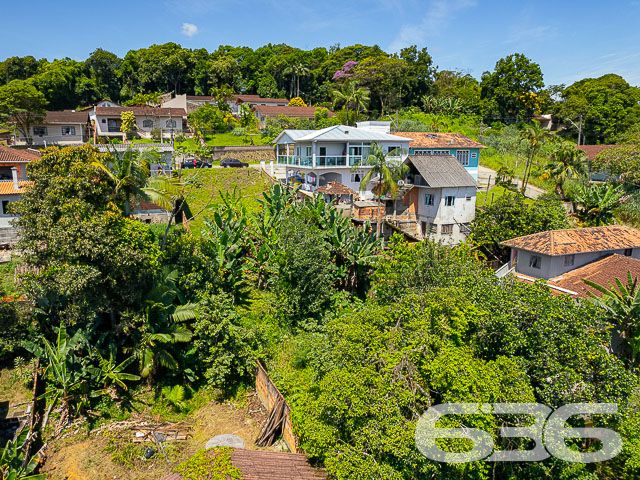 VENDE-SE TERRENO NO BAIRRO NOVA BRASÍLIA
Essa é uma oportunidade única para adquirir um terreno com localização privilegiada no bairro Nova Brasília em Joinville. Com 390m² de área total, este terreno é plano e regular, perfeito para construção de uma casa ou ponto comercial.
Com 13 metros de abertura por 30 metros em ambos os lados, o terreno permite uma ampla variedade de projetos de construção, garantindo a possibilidade de construir uma casa espaçosa e confortável, com espaço suficiente para jardim ou área de lazer.
O bairro Nova Brasília é conhecido por ser uma região tranquila e residencial, com fácil acesso a comércios, escolas, hospitais e transporte público. A proximidade com o centro da cidade é outro fator que valoriza a região.
Não perca a chance de adquirir um terreno com excelente localização e investir no seu futuro. Agende já uma visita e confira de perto todas as vantagens deste terreno!
Fale conosco e saiba mais:
Telefone: (47) 3451-0636
WhatsApp: (47) 99190-0636
Imobiliária 636.