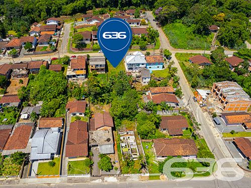 VENDE-SE TERRENO NO BAIRRO NOVA BRASÍLIA
Essa é uma oportunidade única para adquirir um terreno com localização privilegiada no bairro Nova Brasília em Joinville. Com 390m² de área total, este terreno é plano e regular, perfeito para construção de uma casa ou ponto comercial.
Com 13 metros de abertura por 30 metros em ambos os lados, o terreno permite uma ampla variedade de projetos de construção, garantindo a possibilidade de construir uma casa espaçosa e confortável, com espaço suficiente para jardim ou área de lazer.
O bairro Nova Brasília é conhecido por ser uma região tranquila e residencial, com fácil acesso a comércios, escolas, hospitais e transporte público. A proximidade com o centro da cidade é outro fator que valoriza a região.
Não perca a chance de adquirir um terreno com excelente localização e investir no seu futuro. Agende já uma visita e confira de perto todas as vantagens deste terreno!
Fale conosco e saiba mais:
Telefone: (47) 3451-0636
WhatsApp: (47) 99190-0636
Imobiliária 636.