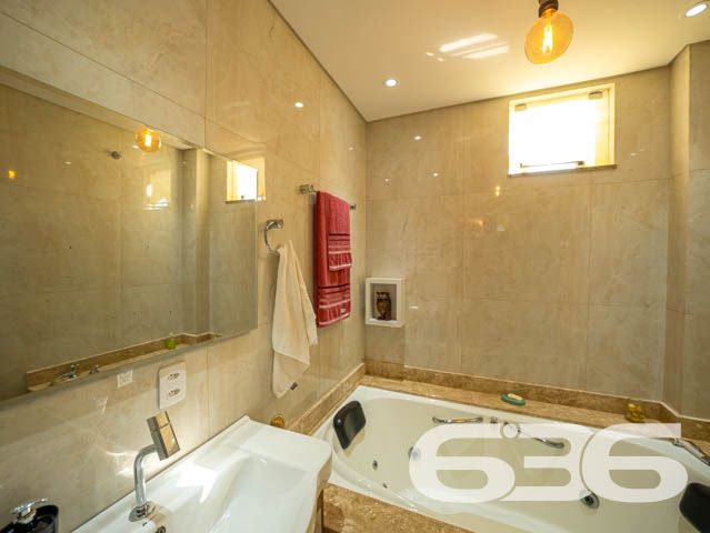 IMÓVEL DE ALTO PADRÃO PERTO DA PRAIA - COM SUÍTE MASTER

Em meio a um mercado imobiliário cada vez mais competitivo, apresentamos a você uma oportunidade única. Um imóvel belíssimo, com acabamento impecável e decoração rústica que encanta à primeira vista. São materiais de ótima qualidade, portas altas e detalhes cuidadosamente pensados para criar um ambiente sofisticado e aconchegante.

A área de festas é um verdadeiro convite para reunir amigos e familiares. Com churrasqueira e fogão a lenha, o espaço oferece um charme único e a possibilidade de preparar refeições deliciosas em meio à beleza natural da região.

A suíte master é simplesmente espetacular, com uma decoração que a torna um ambiente acolhedor e relaxante. São mais 3 dormitórios, duas sacadas, cozinha, sala de estar e jantar, home office e três vagas de garagem, tudo em cômodos amplos, arejados e bem iluminados.

A inclusão de uma escada de madeira - moderna e sofisticada - que liga o segundo andar ao terceiro piso é uma adição impressionante que acrescenta muito valor estético e funcional à propriedade. A escada de madeira, com sua textura natural e calorosa, pode se tornar uma peça central da casa, adicionando um elemento de elegância e charme que é difícil de ser alcançado com outros materiais. Além disso, a escada oferece uma maneira prática e segura de acesso ao terceiro piso, onde está localizada a área de festas, tornando a circulação dentro do imóvel mais fluída e confortável para seus habitantes e visitantes.

Aliás, com uma área construída de 360m², este imóvel é uma oportunidade única de viver com conforto e elegância em uma localização privilegiada. A apenas 110 metros da Praia da Picama em Balneário Barra do Sul, você terá à sua disposição uma região tranquila e acolhedora, com fácil acesso a comércios e serviços.

Não perca esta chance de realizar o sonho de morar em um imóvel sofisticado, com acabamento impecável e decoração rústica bem feita. Agende uma visita e sinta na pele a sensação de estar em um lugar que vai além das expectativas.

Fale conosco e saiba mais:
Telefone: (47) 3448-3636
WhatsApp: (47) 99190-0636

Imobiliária 636. 