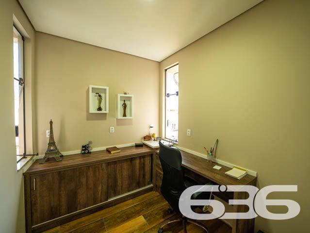 IMÓVEL DE ALTO PADRÃO PERTO DA PRAIA - COM SUÍTE MASTER

Em meio a um mercado imobiliário cada vez mais competitivo, apresentamos a você uma oportunidade única. Um imóvel belíssimo, com acabamento impecável e decoração rústica que encanta à primeira vista. São materiais de ótima qualidade, portas altas e detalhes cuidadosamente pensados para criar um ambiente sofisticado e aconchegante.

A área de festas é um verdadeiro convite para reunir amigos e familiares. Com churrasqueira e fogão a lenha, o espaço oferece um charme único e a possibilidade de preparar refeições deliciosas em meio à beleza natural da região.

A suíte master é simplesmente espetacular, com uma decoração que a torna um ambiente acolhedor e relaxante. São mais 3 dormitórios, duas sacadas, cozinha, sala de estar e jantar, home office e três vagas de garagem, tudo em cômodos amplos, arejados e bem iluminados.

A inclusão de uma escada de madeira - moderna e sofisticada - que liga o segundo andar ao terceiro piso é uma adição impressionante que acrescenta muito valor estético e funcional à propriedade. A escada de madeira, com sua textura natural e calorosa, pode se tornar uma peça central da casa, adicionando um elemento de elegância e charme que é difícil de ser alcançado com outros materiais. Além disso, a escada oferece uma maneira prática e segura de acesso ao terceiro piso, onde está localizada a área de festas, tornando a circulação dentro do imóvel mais fluída e confortável para seus habitantes e visitantes.

Aliás, com uma área construída de 360m², este imóvel é uma oportunidade única de viver com conforto e elegância em uma localização privilegiada. A apenas 110 metros da Praia da Picama em Balneário Barra do Sul, você terá à sua disposição uma região tranquila e acolhedora, com fácil acesso a comércios e serviços.

Não perca esta chance de realizar o sonho de morar em um imóvel sofisticado, com acabamento impecável e decoração rústica bem feita. Agende uma visita e sinta na pele a sensação de estar em um lugar que vai além das expectativas.

Fale conosco e saiba mais:
Telefone: (47) 3448-3636
WhatsApp: (47) 99190-0636

Imobiliária 636. 