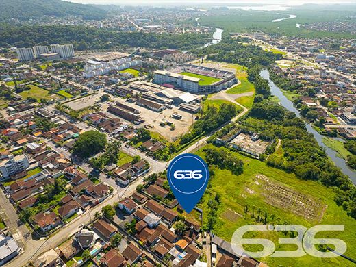 AMPLO TERRENO NO BAIRRO BUCAREIN - ESTUDA PERMUTA 

Você está procurando por um terreno amplo, bem localizado e pronto para construir? Então não perca esta oportunidade de adquirir este terreno incrível no bairro Bucarein em Joinville!

Com uma área total de 643,40m², este terreno possui um formato de trapézio, o que permite uma variedade de projetos de construção. Além disso, ele está situado em uma região privilegiada da cidade, a poucos passos da Arena Joinville e próximo de diversas escolas, CEIs, mercados, padarias e outros serviços essenciais.

O terreno é plano e está pronto para receber sua construção, seja ela residencial ou comercial. Aqui, você terá a liberdade de criar o projeto que sempre sonhou, em uma localização de destaque na cidade.

Não deixe passar esta chance de adquirir um terreno com uma localização tão privilegiada em Joinville. Aproveite para realizar seus projetos e transformar este terreno em um empreendimento único e especial.

Venha conhecer o terreno pessoalmente e descubra todas as possibilidades que ele oferece!


Fale conosco e saiba mais:
Telefone: (47) 3451-0636
WhatsApp: (47) 99190-0636

Imobiliária 636. 