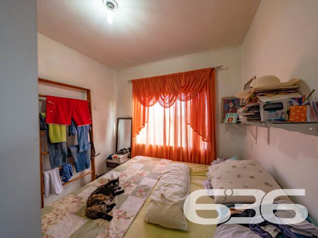 Apresentamos uma propriedade excepcional, localizada em Balneário Barra do Sul, no bairro Salinas, um dos locais mais tranquilos e acolhedores para se viver.
Detalhes do Imóvel:
Com um design interior elegante, esta casa possui 9 dormitórios aconchegantes, 6 banheiros completos, 6 amplas salas de estar e 6 cozinhas modernas com copa, todas conjugadas. Além disso, inclui 4 sacadas com vistas deslumbrantes, ideais para apreciar os belos entardeceres. A suíte vem equipada com um closet espaçoso, proporcionando privacidade e conforto.
Exterior e Vistas:
Garagem: 3 vagas descobertas e 4 cobertas
Uma das grandes vantagens deste imóvel são suas generosas sacadas, oferecendo uma vista serena para o litoral e o cenário verdejante que cerca a propriedade, permitindo uma integração sem igual com a natureza.
Qualidade e Conforto:
A residência dispõe de acabamentos de alta qualidade e uma arquitetura que otimiza o espaço e a luz natural, criando ambientes calorosos e convidativos.
Este imóvel não apenas representa um lugar para morar, mas sim uma oportunidade para viver em um ambiente de serenidade e beleza, perto das belezas naturais de Balneário Barra do Sul. Com sua localização estratégica, oferece fácil acesso a comércios, serviços e, claro, ao espetacular litoral catarinense.
Para Mais Informações e Agendamento de Visitas:
Entre em contato com a 636 Negócios Imobiliários e descubra mais sobre este incrível sobrado que pode ser o próximo capítulo da sua vida. Sua grande oportunidade de morar bem com luxo, conforto e tranquilidade está aqui.
636 Negócios Imobiliários - Mais de 30 anos de excelência no mercado imobiliário.
636 NEGÓCIOS IMOBILIÁRIOS: A SUA MELHOR ESCOLHA
Com mais de 30 anos de experiência, a 636 Negócios Imobiliários é sua parceira ideal para encontrar o imóvel perfeito. Estamos prontos para ajudá-lo a fazer deste imóvel o seu novo lar.
Telefone: (47) 3451-0636
WhatsApp: (47) 99190-0636
Não perca esta oportunidade única. Visite nosso site para mais informações: i636.com.br