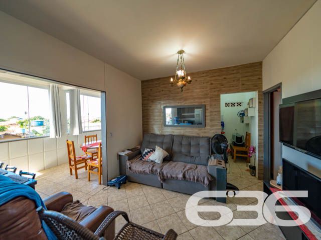 Apresentamos uma propriedade excepcional, localizada em Balneário Barra do Sul, no bairro Salinas, um dos locais mais tranquilos e acolhedores para se viver.
Detalhes do Imóvel:
Com um design interior elegante, esta casa possui 9 dormitórios aconchegantes, 6 banheiros completos, 6 amplas salas de estar e 6 cozinhas modernas com copa, todas conjugadas. Além disso, inclui 4 sacadas com vistas deslumbrantes, ideais para apreciar os belos entardeceres. A suíte vem equipada com um closet espaçoso, proporcionando privacidade e conforto.
Exterior e Vistas:
Garagem: 3 vagas descobertas e 4 cobertas
Uma das grandes vantagens deste imóvel são suas generosas sacadas, oferecendo uma vista serena para o litoral e o cenário verdejante que cerca a propriedade, permitindo uma integração sem igual com a natureza.
Qualidade e Conforto:
A residência dispõe de acabamentos de alta qualidade e uma arquitetura que otimiza o espaço e a luz natural, criando ambientes calorosos e convidativos.
Este imóvel não apenas representa um lugar para morar, mas sim uma oportunidade para viver em um ambiente de serenidade e beleza, perto das belezas naturais de Balneário Barra do Sul. Com sua localização estratégica, oferece fácil acesso a comércios, serviços e, claro, ao espetacular litoral catarinense.
Para Mais Informações e Agendamento de Visitas:
Entre em contato com a 636 Negócios Imobiliários e descubra mais sobre este incrível sobrado que pode ser o próximo capítulo da sua vida. Sua grande oportunidade de morar bem com luxo, conforto e tranquilidade está aqui.
636 Negócios Imobiliários - Mais de 30 anos de excelência no mercado imobiliário.
636 NEGÓCIOS IMOBILIÁRIOS: A SUA MELHOR ESCOLHA
Com mais de 30 anos de experiência, a 636 Negócios Imobiliários é sua parceira ideal para encontrar o imóvel perfeito. Estamos prontos para ajudá-lo a fazer deste imóvel o seu novo lar.
Telefone: (47) 3451-0636
WhatsApp: (47) 99190-0636
Não perca esta oportunidade única. Visite nosso site para mais informações: i636.com.br