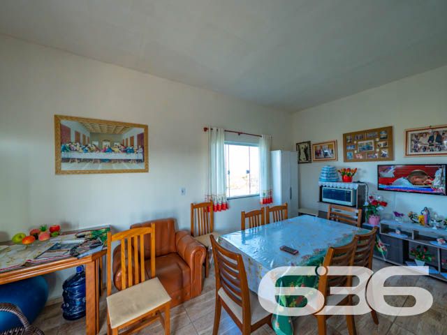 Apresentamos uma propriedade excepcional, localizada em Balneário Barra do Sul, no bairro Salinas, um dos locais mais tranquilos e acolhedores para se viver.
Detalhes do Imóvel:
Com um design interior elegante, esta casa possui 9 dormitórios aconchegantes, 6 banheiros completos, 6 amplas salas de estar e 6 cozinhas modernas com copa, todas conjugadas. Além disso, inclui 4 sacadas com vistas deslumbrantes, ideais para apreciar os belos entardeceres. A suíte vem equipada com um closet espaçoso, proporcionando privacidade e conforto.
Exterior e Vistas:
Garagem: 3 vagas descobertas e 4 cobertas
Uma das grandes vantagens deste imóvel são suas generosas sacadas, oferecendo uma vista serena para o litoral e o cenário verdejante que cerca a propriedade, permitindo uma integração sem igual com a natureza.
Qualidade e Conforto:
A residência dispõe de acabamentos de alta qualidade e uma arquitetura que otimiza o espaço e a luz natural, criando ambientes calorosos e convidativos.
Este imóvel não apenas representa um lugar para morar, mas sim uma oportunidade para viver em um ambiente de serenidade e beleza, perto das belezas naturais de Balneário Barra do Sul. Com sua localização estratégica, oferece fácil acesso a comércios, serviços e, claro, ao espetacular litoral catarinense.
Para Mais Informações e Agendamento de Visitas:
Entre em contato com a 636 Negócios Imobiliários e descubra mais sobre este incrível sobrado que pode ser o próximo capítulo da sua vida. Sua grande oportunidade de morar bem com luxo, conforto e tranquilidade está aqui.
636 Negócios Imobiliários - Mais de 30 anos de excelência no mercado imobiliário.
636 NEGÓCIOS IMOBILIÁRIOS: A SUA MELHOR ESCOLHA
Com mais de 30 anos de experiência, a 636 Negócios Imobiliários é sua parceira ideal para encontrar o imóvel perfeito. Estamos prontos para ajudá-lo a fazer deste imóvel o seu novo lar.
Telefone: (47) 3451-0636
WhatsApp: (47) 99190-0636
Não perca esta oportunidade única. Visite nosso site para mais informações: i636.com.br