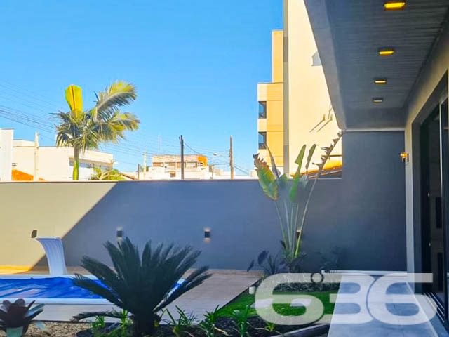 Apresentamos esta belíssima residência localizada em Itacolomi, Balneário Piçarras, Santa Catarina, que exemplifica um refúgio ideal para quem busca um equilíbrio perfeito entre design moderno e conforto sofisticado. Esta casa não apenas oferece qualidade de vida elevada, mas também se situa a apenas uma curta distância da praia, combinando conveniência com serenidade.
Esta residência se destaca por seu projeto arquitetônico impressionante que inclui dois pavimentos de puro requinte. A área construída de 200 m² é meticulosamente planejada para maximizar o espaço e a luz natural.
No interior, a casa é composta por uma suíte, duas demi-suítes e três banheiros completos. A residência também dispõe de uma garagem coberta para dois veículos, garantindo praticidade para o dia a dia. A sala de estar e jantar se integra harmoniosamente com a cozinha, formando um ambiente acolhedor para reuniões familiares e sociais. Além disso, a casa inclui uma despensa espaçosa e uma área de serviço separada.
Externamente, a propriedade é um verdadeiro oásis. A piscina e o jardim meticulosamente cuidado oferecem um retiro privativo ao ar livre, ideal para relaxar e entreter convidados. A área gourmet é um verdadeiro destaque, integrada com a cozinha e uma churrasqueira externa, perfeita para desfrutar do clima litorâneo durante o ano todo. Complementando o exterior, um pergolado cobre o abrigo para carros, enquanto o muro alto proporciona segurança e privacidade.
Descubra o potencial completo desta residência exclusiva, um lar onde cada detalhe é um reflexo de qualidade e sofisticação. Aguardamos o seu contato para agendar uma visita e mostrar por que este imóvel é o espaço ideal para começar um novo capítulo em sua vida. Venha viver onde cada dia é um privilégio, em um dos bairros mais desejados de Balneário Piçarras.
636 NEGÓCIOS IMOBILIÁRIOS: A SUA MELHOR ESCOLHA
Com mais de 30 anos de experiência, a 636 Negócios Imobiliários é sua parceira ideal para encontrar o imóvel perfeito. Estamos prontos para ajudá-lo a fazer deste imóvel o seu novo lar.
Telefone: (47) 3451-0636
WhatsApp: (47) 99190-0636
Não perca esta oportunidade única. Visite nosso site para mais informações: i636.com.br