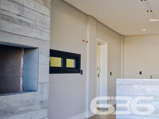 Apresentamos esta belíssima residência localizada em Itacolomi, Balneário Piçarras, Santa Catarina, que exemplifica um refúgio ideal para quem busca um equilíbrio perfeito entre design moderno e conforto sofisticado. Esta casa não apenas oferece qualidade de vida elevada, mas também se situa a apenas uma curta distância da praia, combinando conveniência com serenidade.
Esta residência se destaca por seu projeto arquitetônico impressionante que inclui dois pavimentos de puro requinte. A área construída de 200 m² é meticulosamente planejada para maximizar o espaço e a luz natural.
No interior, a casa é composta por uma suíte, duas demi-suítes e três banheiros completos. A residência também dispõe de uma garagem coberta para dois veículos, garantindo praticidade para o dia a dia. A sala de estar e jantar se integra harmoniosamente com a cozinha, formando um ambiente acolhedor para reuniões familiares e sociais. Além disso, a casa inclui uma despensa espaçosa e uma área de serviço separada.
Externamente, a propriedade é um verdadeiro oásis. A piscina e o jardim meticulosamente cuidado oferecem um retiro privativo ao ar livre, ideal para relaxar e entreter convidados. A área gourmet é um verdadeiro destaque, integrada com a cozinha e uma churrasqueira externa, perfeita para desfrutar do clima litorâneo durante o ano todo. Complementando o exterior, um pergolado cobre o abrigo para carros, enquanto o muro alto proporciona segurança e privacidade.
Descubra o potencial completo desta residência exclusiva, um lar onde cada detalhe é um reflexo de qualidade e sofisticação. Aguardamos o seu contato para agendar uma visita e mostrar por que este imóvel é o espaço ideal para começar um novo capítulo em sua vida. Venha viver onde cada dia é um privilégio, em um dos bairros mais desejados de Balneário Piçarras.
636 NEGÓCIOS IMOBILIÁRIOS: A SUA MELHOR ESCOLHA
Com mais de 30 anos de experiência, a 636 Negócios Imobiliários é sua parceira ideal para encontrar o imóvel perfeito. Estamos prontos para ajudá-lo a fazer deste imóvel o seu novo lar.
Telefone: (47) 3451-0636
WhatsApp: (47) 99190-0636
Não perca esta oportunidade única. Visite nosso site para mais informações: i636.com.br