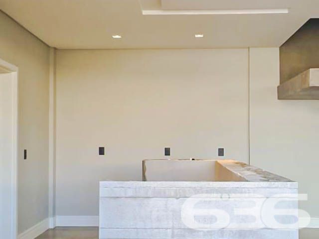 Apresentamos esta belíssima residência localizada em Itacolomi, Balneário Piçarras, Santa Catarina, que exemplifica um refúgio ideal para quem busca um equilíbrio perfeito entre design moderno e conforto sofisticado. Esta casa não apenas oferece qualidade de vida elevada, mas também se situa a apenas uma curta distância da praia, combinando conveniência com serenidade.
Esta residência se destaca por seu projeto arquitetônico impressionante que inclui dois pavimentos de puro requinte. A área construída de 200 m² é meticulosamente planejada para maximizar o espaço e a luz natural.
No interior, a casa é composta por uma suíte, duas demi-suítes e três banheiros completos. A residência também dispõe de uma garagem coberta para dois veículos, garantindo praticidade para o dia a dia. A sala de estar e jantar se integra harmoniosamente com a cozinha, formando um ambiente acolhedor para reuniões familiares e sociais. Além disso, a casa inclui uma despensa espaçosa e uma área de serviço separada.
Externamente, a propriedade é um verdadeiro oásis. A piscina e o jardim meticulosamente cuidado oferecem um retiro privativo ao ar livre, ideal para relaxar e entreter convidados. A área gourmet é um verdadeiro destaque, integrada com a cozinha e uma churrasqueira externa, perfeita para desfrutar do clima litorâneo durante o ano todo. Complementando o exterior, um pergolado cobre o abrigo para carros, enquanto o muro alto proporciona segurança e privacidade.
Descubra o potencial completo desta residência exclusiva, um lar onde cada detalhe é um reflexo de qualidade e sofisticação. Aguardamos o seu contato para agendar uma visita e mostrar por que este imóvel é o espaço ideal para começar um novo capítulo em sua vida. Venha viver onde cada dia é um privilégio, em um dos bairros mais desejados de Balneário Piçarras.
636 NEGÓCIOS IMOBILIÁRIOS: A SUA MELHOR ESCOLHA
Com mais de 30 anos de experiência, a 636 Negócios Imobiliários é sua parceira ideal para encontrar o imóvel perfeito. Estamos prontos para ajudá-lo a fazer deste imóvel o seu novo lar.
Telefone: (47) 3451-0636
WhatsApp: (47) 99190-0636
Não perca esta oportunidade única. Visite nosso site para mais informações: i636.com.br