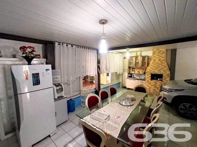 LINDA RESIDÊNCIA SITUADA EM ÓTIMA LOCALIZAÇÃO NA PRAIA DE UBATUBA EM SÃO FRANCISCO DO SUL - ESTUDA PERMUTA
Esta casa encantadora está localizada a uma curta distância da lagoa, com uma conveniente saída para embarcações a apenas 50 metros de distância. Então, se você sonha em viver próximo à lagoa de Ubatuba e desfrutar de momentos incríveis junto à natureza, temos o imóvel perfeito para você!
Com uma área construída de 195m² sobre um amplo terreno de 321,50m², esta propriedade oferece todo o espaço e conforto que você e sua família merecem. Com 3 dormitórios, há espaço para todos desfrutarem de momentos de privacidade e descanso. Além disso, a casa conta com 2 cozinhas, perfeitas para os amantes da culinária explorarem suas habilidades gastronômicas.
Os ambientes da casa são aconchegantes e bem distribuídos. A sala de estar e a sala íntima proporcionam espaços ideais para reunir-se com a família e amigos, seja para relaxar ou para momentos de descontração. Além disso, há uma despensa para armazenar mantimentos e outros itens.
Um dos destaques desta casa é a piscina, perfeita para refrescar-se nos dias ensolarados e aproveitar momentos de lazer ao ar livre. E para os amantes de churrasco, a área de festas com churrasqueira oferece o espaço ideal para reunir todos e desfrutar de refeições saborosas em meio à natureza.
Para acomodar seus veículos com segurança, a casa conta com uma garagem coberta para 2 carros, proporcionando tranquilidade e comodidade.
Não perca a oportunidade de viver em um lugar privilegiado! Entre em contato conosco agora mesmo para obter mais informações e agendar uma visita a essa encantadora propriedade. Seja bem-vindo ao seu novo lar!
Fale conosco e saiba mais:
Telefone: (47) 3448-3636
WhatsApp: (47) 99190-0636
Imobiliária 636.