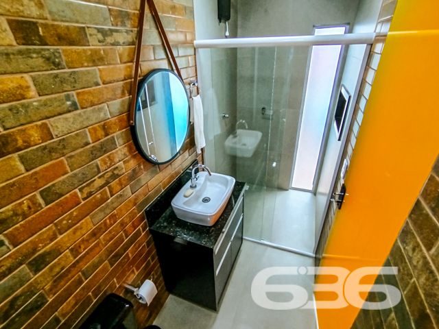Descubra o privilégio de residir em uma casa meticulosamente planejada para proporcionar conforto, lazer e segurança em um dos bairros mais cobiçados de Balneário Barra do Sul, SC. Apresentamos este elegante sobrado, uma verdadeira joia arquitetônica localizada no tranquilo bairro Costeira. Este imóvel está distribuído em uma área construída de 115m², com 90m², garantindo a excelência e a conformidade de sua edificação.

Esta residência é composta por garagem coberta e descoberta, facilitando o acesso e oferecendo opções de estacionamento. Com dois dormitórios, incluindo uma suíte ampla, proporciona o conforto necessário para a sua família. Os ambientes são climatizados e incluem móveis planejados de alta qualidade, que permanecerão no imóvel, garantindo praticidade e beleza.

A área social é um convite ao aconchego, com uma sala de estar espaçosa que se estende até uma cozinha moderna e funcional. A cozinha, equipada com móveis sob medida. Adjacente a ela, uma varanda com redes oferece um espaço tranquilo para relaxar e desfrutar da brisa.

Para os amantes de entretenimento e lazer, o imóvel dispõe de uma área de festas com churrasqueira e uma cozinha gourmet integrada, ideal para receber amigos e familiares. Além disso, uma piscina privativa complementa o espaço externo, perfeito para desfrutar dos dias de sol.

A localização é estrategicamente planejada, com acesso fácil a vias principais, transporte público e serviços essenciais como escolas e centros comerciais, garantindo toda a comodidade necessária para o dia a dia.

Convidamos você a conhecer este espetacular sobrado em Balneário Barra do Sul. Ideal para quem busca uma vida com qualidade, segurança e muito estilo. Agende uma visita e sinta o potencial deste magnífico lar, pronto para criar novas histórias.
 
636 NEGÓCIOS IMOBILIÁRIOS: A SUA MELHOR ESCOLHA
Com mais de 30 anos de experiência, a 636 Negócios Imobiliários é sua parceira ideal para encontrar o imóvel perfeito. Estamos prontos para ajudá-lo a fazer deste imóvel o seu novo lar.
 
Telefone: (47) 3451-0636
WhatsApp: (47) 99190-0636
 
Não perca esta oportunidade única. Visite nosso site para mais informações: i636.com.br
