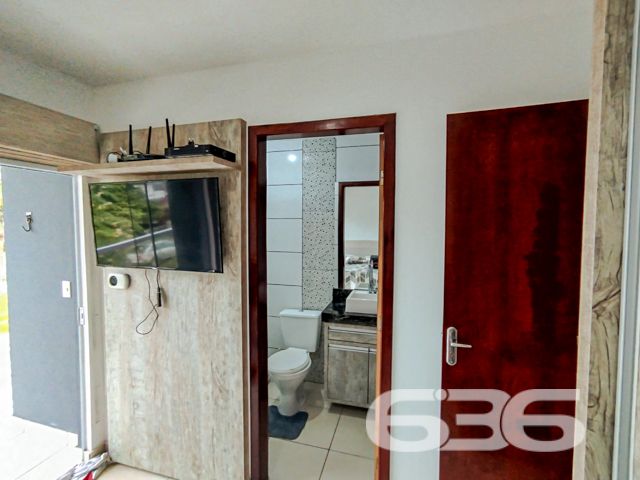 Descubra o privilégio de residir em uma casa meticulosamente planejada para proporcionar conforto, lazer e segurança em um dos bairros mais cobiçados de Balneário Barra do Sul, SC. Apresentamos este elegante sobrado, uma verdadeira joia arquitetônica localizada no tranquilo bairro Costeira. Este imóvel está distribuído em uma área construída de 115m², com 90m², garantindo a excelência e a conformidade de sua edificação.

Esta residência é composta por garagem coberta e descoberta, facilitando o acesso e oferecendo opções de estacionamento. Com dois dormitórios, incluindo uma suíte ampla, proporciona o conforto necessário para a sua família. Os ambientes são climatizados e incluem móveis planejados de alta qualidade, que permanecerão no imóvel, garantindo praticidade e beleza.

A área social é um convite ao aconchego, com uma sala de estar espaçosa que se estende até uma cozinha moderna e funcional. A cozinha, equipada com móveis sob medida. Adjacente a ela, uma varanda com redes oferece um espaço tranquilo para relaxar e desfrutar da brisa.

Para os amantes de entretenimento e lazer, o imóvel dispõe de uma área de festas com churrasqueira e uma cozinha gourmet integrada, ideal para receber amigos e familiares. Além disso, uma piscina privativa complementa o espaço externo, perfeito para desfrutar dos dias de sol.

A localização é estrategicamente planejada, com acesso fácil a vias principais, transporte público e serviços essenciais como escolas e centros comerciais, garantindo toda a comodidade necessária para o dia a dia.

Convidamos você a conhecer este espetacular sobrado em Balneário Barra do Sul. Ideal para quem busca uma vida com qualidade, segurança e muito estilo. Agende uma visita e sinta o potencial deste magnífico lar, pronto para criar novas histórias.
 
636 NEGÓCIOS IMOBILIÁRIOS: A SUA MELHOR ESCOLHA
Com mais de 30 anos de experiência, a 636 Negócios Imobiliários é sua parceira ideal para encontrar o imóvel perfeito. Estamos prontos para ajudá-lo a fazer deste imóvel o seu novo lar.
 
Telefone: (47) 3451-0636
WhatsApp: (47) 99190-0636
 
Não perca esta oportunidade única. Visite nosso site para mais informações: i636.com.br
