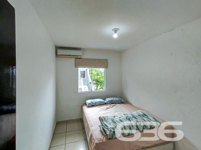 Descubra o privilégio de residir em uma casa meticulosamente planejada para proporcionar conforto, lazer e segurança em um dos bairros mais cobiçados de Balneário Barra do Sul, SC. Apresentamos este elegante sobrado, uma verdadeira joia arquitetônica localizada no tranquilo bairro Costeira. Este imóvel está distribuído em uma área construída de 115m², com 90m², garantindo a excelência e a conformidade de sua edificação.

Esta residência é composta por garagem coberta e descoberta, facilitando o acesso e oferecendo opções de estacionamento. Com dois dormitórios, incluindo uma suíte ampla, proporciona o conforto necessário para a sua família. Os ambientes são climatizados e incluem móveis planejados de alta qualidade, que permanecerão no imóvel, garantindo praticidade e beleza.

A área social é um convite ao aconchego, com uma sala de estar espaçosa que se estende até uma cozinha moderna e funcional. A cozinha, equipada com móveis sob medida. Adjacente a ela, uma varanda com redes oferece um espaço tranquilo para relaxar e desfrutar da brisa.

Para os amantes de entretenimento e lazer, o imóvel dispõe de uma área de festas com churrasqueira e uma cozinha gourmet integrada, ideal para receber amigos e familiares. Além disso, uma piscina privativa complementa o espaço externo, perfeito para desfrutar dos dias de sol.

A localização é estrategicamente planejada, com acesso fácil a vias principais, transporte público e serviços essenciais como escolas e centros comerciais, garantindo toda a comodidade necessária para o dia a dia.

Convidamos você a conhecer este espetacular sobrado em Balneário Barra do Sul. Ideal para quem busca uma vida com qualidade, segurança e muito estilo. Agende uma visita e sinta o potencial deste magnífico lar, pronto para criar novas histórias.
 
636 NEGÓCIOS IMOBILIÁRIOS: A SUA MELHOR ESCOLHA
Com mais de 30 anos de experiência, a 636 Negócios Imobiliários é sua parceira ideal para encontrar o imóvel perfeito. Estamos prontos para ajudá-lo a fazer deste imóvel o seu novo lar.
 
Telefone: (47) 3451-0636
WhatsApp: (47) 99190-0636
 
Não perca esta oportunidade única. Visite nosso site para mais informações: i636.com.br