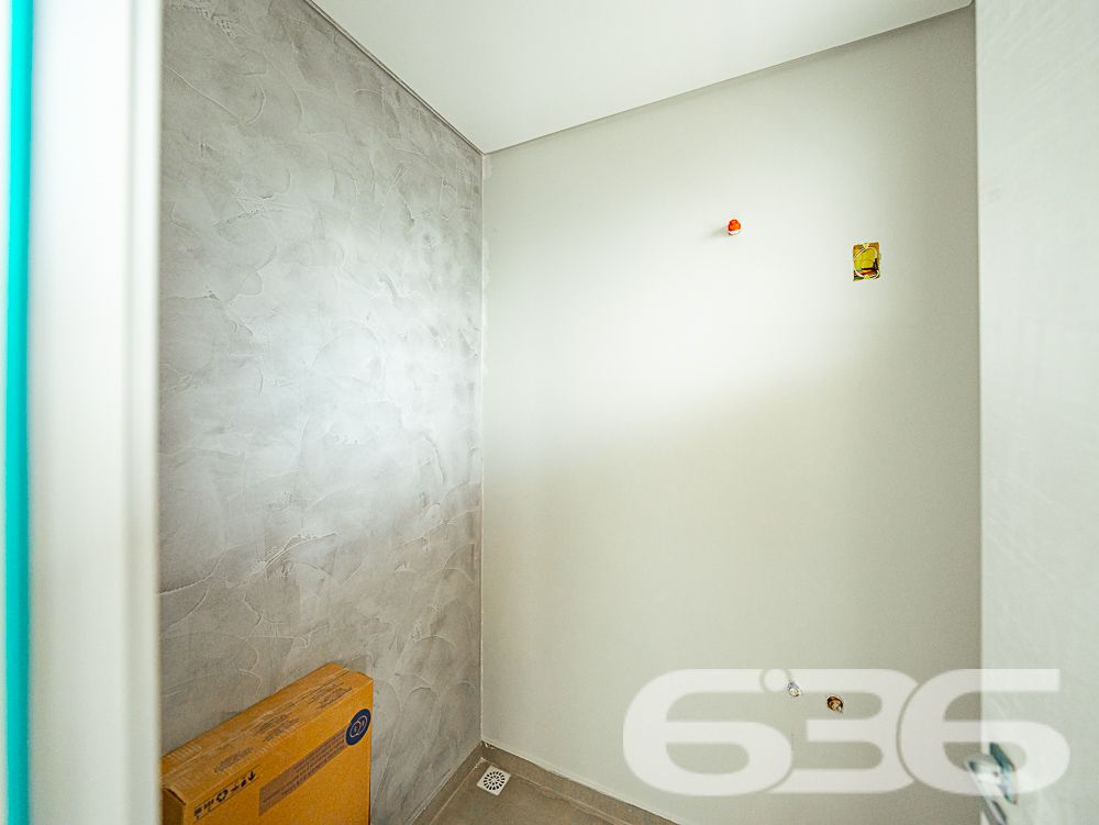 CASA DOS SEUS SONHOS EM UBATUBA, SÃO FRANCISCO DO SUL!
Com uma arquitetura moderna e acabamentos impecáveis, este imóvel certamente encantará até os gostos mais exigentes. Desfrute de uma vida sofisticada neste imóvel de alto padrão, localizado a apenas 250 metros da praia em São Francisco do Sul.
O sobrado dispõe de uma suíte espaçosa, perfeita para momentos de relaxamento e privacidade, além de mais 2 dormitórios elegantes e aconchegantes.
As salas de estar e jantar são espaçosas e proporcionam um ambiente perfeito para receber amigos e familiares. A copa e cozinha conjugada apresentam um design funcional e elegante.
A sacada é um convite para desfrutar de momentos de tranquilidade e apreciar a brisa do mar. O jardim bem cuidado adiciona um toque de natureza e serenidade ao ambiente.
Para momentos de confraternização, a área de festas com churrasqueira é perfeita para criar memórias inesquecíveis com seus entes queridos.
Além disso, o imóvel conta com duas vagas de garagem, proporcionando praticidade e segurança aos moradores.
Com uma localização privilegiada, você estará a poucos passos da praia, podendo desfrutar das belezas naturais da região. Além disso, estará próximo a diversos comércios, restaurantes e opções de lazer.
Não perca a oportunidade de viver em um imóvel de alto padrão, onde o conforto e o requinte se encontram.
Previsão de entrega: 08/2023.
Fale conosco e saiba mais:
Telefone: (47) 3448-3636
WhatsApp: (47) 99190-0636
Imobiliária 636.
