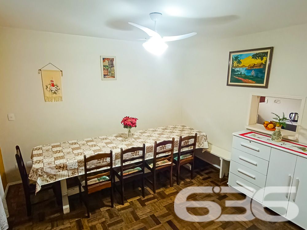 MORE PERTO DA PRAIA DE UBATUBA EM SÃO FRANCISCO DO SUL - CASA COM 5 QUARTOS.

Preparado para viver o sonho de morar perto do mar? Apresentamos a você este deslumbrante sobrado de 220m² de área construída, localizado em Ubatuba, São Francisco do Sul.

Esta espaçosa casa é um verdadeiro tesouro, situada a poucos metros da praia, na segunda quadra, com uma vista deslumbrante do nascer do sol e uma visão parcial do oceano.

Este imóvel oferece um estilo de vida invejável, com um espaço generoso e bem conservado. Sua fachada imponente e sua posição estratégica para aproveitar ao máximo a luz solar fazem dele um local ideal para relaxar e apreciar a tranquilidade da praia.

Com 5 dormitórios, esta casa é perfeita para famílias grandes ou para receber amigos em um ambiente confortável. A área de estar e jantar é ideal para compartilhar momentos especiais, enquanto a cozinha funcional oferece o espaço perfeito para preparar deliciosas refeições.

Com 4 vagas de garagem descobertas e 2 vagas cobertas, você terá espaço suficiente para receber visitantes. A área de festas com churrasqueira é ideal para churrascos à beira-mar, e a edícula adiciona uma dimensão adicional à propriedade.

Esta é a oportunidade que você esperava para aproveitar a brisa do oceano, viver perto do mar e abraçar o estilo de vida praiano. Entre em contato para agendar uma visita e não perca esta oportunidade única.

Telefone: 47 3448-3636
WhatsApp: 47 99190-0636

Imobiliária 636.
