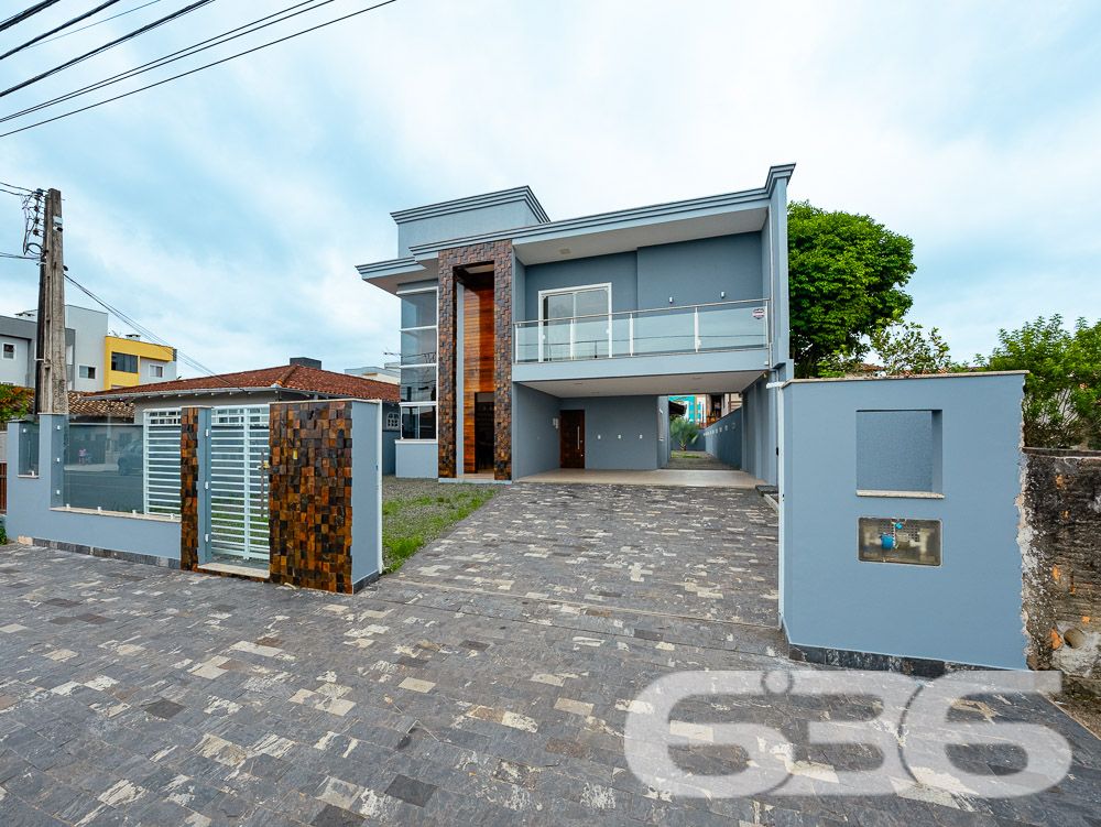 BELÍSSIMA RESIDÊNCIA, IMÓVEL SOFISTICADO NO BAIRRO JARDIM IRIRIÚ COM SUÍTE MASTER - ESTUDA PERMUTA
Apresentamos a você um sobrado de 248m² de área construída no bairro Jardim Iririú em Joinville. Com 2 dormitórios, uma suíte MASTER e detalhes sofisticados, esta residência é o epítome do conforto e da elegância em um terreno de 480m².
DETALHES QUE FAZEM A DIFERENÇA:
O sobrado é um verdadeiro refúgio de luxo. O piso superior abriga dois dormitórios e uma suíte MASTER, criando um ambiente íntimo e acolhedor. A sala de estar é o local perfeito para relaxar, enquanto a cozinha gourmet e a área com churrasqueira são ideais para os amantes da culinária e do entretenimento. Além disso, a propriedade conta com uma área de serviço prática, despensa e um jardim encantador que eleva o bem-estar.
LOCALIZAÇÃO PRIVILEGIADA:
Situada no bairro Jardim Iririú, a casa oferece fácil acesso a diversas comodidades, incluindo escolas, lojas e vias de acesso. O bairro é conhecido por sua tranquilidade e qualidade de vida, tornando-se um local ideal para se viver.
ESCOLHA A 636 NEGÓCIOS IMOBILIÁRIOS:
Com mais de 30 anos de experiência no mercado imobiliário, a 636 Negócios Imobiliários é sua parceira de confiança para encontrar o imóvel dos seus sonhos. Entre em contato conosco para mais informações e agende sua visita.
Telefone: (47) 3451-0636
WhatsApp: (47) 99190-0636