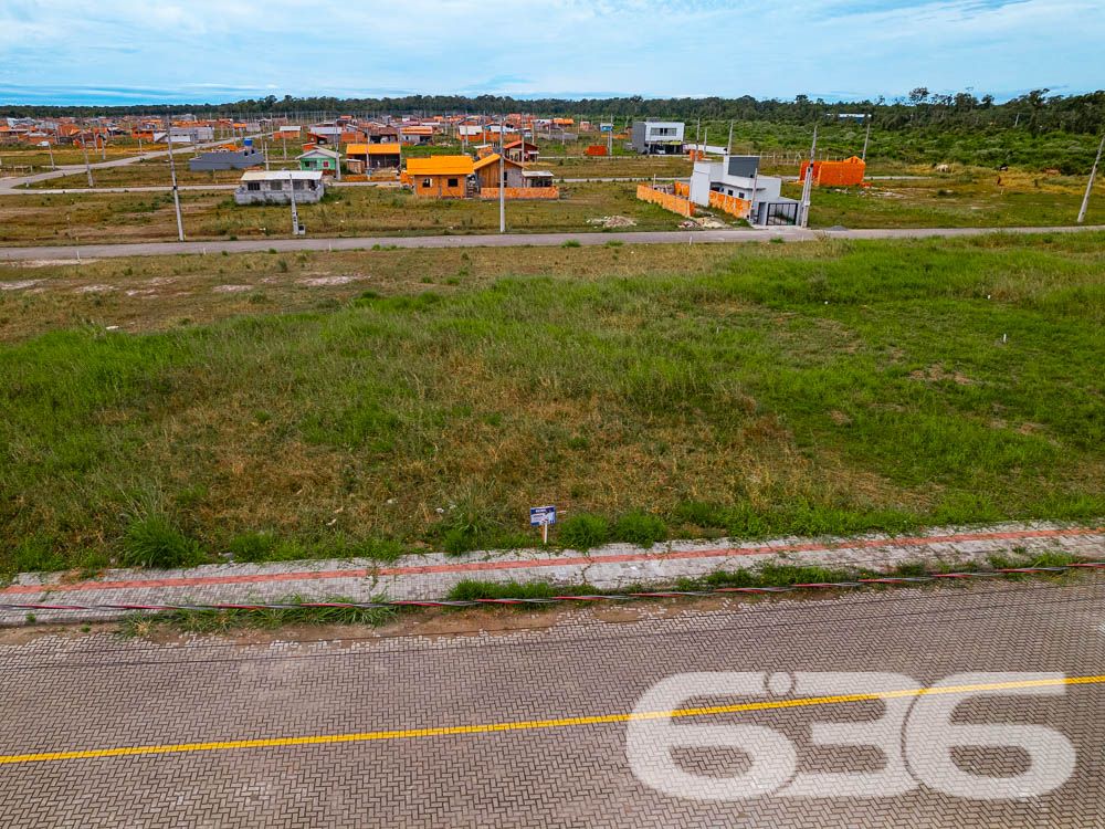 OPORTUNIDADE ÚNICA: TERRENO PLANO NO COLÉGIO AGRÍCOLA, ARAQUARI!
Imagine construir a casa dos seus sonhos ou iniciar um novo empreendimento em um terreno plano e regular, com 240m² de área total. Com 12 metros de frente e 20 metros nas laterais, este terreno no bairro Colégio Agrícola em Araquari é a tela em branco perfeita para você pintar seu futuro.
ESPAÇO E FLEXIBILIDADE:
Este terreno oferece um amplo espaço para você materializar suas ideias. Seja uma casa com jardim e área de lazer ou um estabelecimento comercial, as possibilidades são infinitas. O lote é plano e regular, o que facilita qualquer tipo de construção.
LOCALIZAÇÃO PRIVILEGIADA:
O terreno está situado no bairro Colégio Agrícola, uma região em crescimento na cidade de Araquari. A localização é ideal para quem busca tranquilidade sem abrir mão da proximidade com o centro da cidade.
A 636 NEGÓCIOS IMOBILIÁRIOS É SUA MELHOR ESCOLHA:
Com mais de 30 anos de experiência no mercado imobiliário, a 636 Negócios Imobiliários é a sua parceira de confiança. Entre em contato conosco para mais informações e agende sua visita hoje mesmo.
Telefone: (47) 3451-0636
WhatsApp: (47) 99190-0636