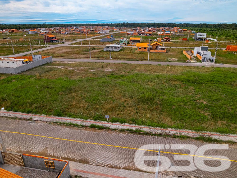 OPORTUNIDADE ÚNICA: TERRENO PLANO NO COLÉGIO AGRÍCOLA, ARAQUARI!
Imagine construir a casa dos seus sonhos ou iniciar um novo empreendimento em um terreno plano e regular, com 240m² de área total. Com 12 metros de frente e 20 metros nas laterais, este terreno no bairro Colégio Agrícola em Araquari é a tela em branco perfeita para você pintar seu futuro.
ESPAÇO E FLEXIBILIDADE:
Este terreno oferece um amplo espaço para você materializar suas ideias. Seja uma casa com jardim e área de lazer ou um estabelecimento comercial, as possibilidades são infinitas. O lote é plano e regular, o que facilita qualquer tipo de construção.
LOCALIZAÇÃO PRIVILEGIADA:
O terreno está situado no bairro Colégio Agrícola, uma região em crescimento na cidade de Araquari. A localização é ideal para quem busca tranquilidade sem abrir mão da proximidade com o centro da cidade.
A 636 NEGÓCIOS IMOBILIÁRIOS É SUA MELHOR ESCOLHA:
Com mais de 30 anos de experiência no mercado imobiliário, a 636 Negócios Imobiliários é a sua parceira de confiança. Entre em contato conosco para mais informações e agende sua visita hoje mesmo.
Telefone: (47) 3451-0636
WhatsApp: (47) 99190-0636