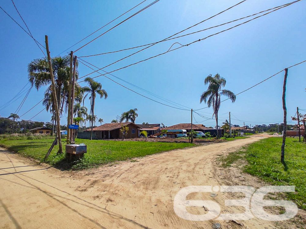 VENDE-SE TERRENO DE ESQUINA PRÓXIMO AO CANAL DO LINGUADO!
Sonha em construir a casa dos seus sonhos em um local paradisíaco? Apresentamos este magnífico terreno de esquina com 442,50m² de área total, localizado no bairro Ervino em São Francisco do Sul. A menos de 300 metros do Canal do Linguado, este terreno totalmente murado é o cenário perfeito para sua futura residência ou empreendimento.
UM TERRENO, INÚMERAS POSSIBILIDADES:
Com espaço de sobra, este terreno oferece inúmeras possibilidades para você criar a casa dos seus sonhos. Imagine um jardim exuberante, uma piscina para os dias quentes ou até mesmo uma área gourmet para receber amigos e familiares. As opções são infinitas!
VIVA A MAGIA DO LITORAL CATARINENSE:
O bairro Ervino é uma verdadeira joia do litoral catarinense, conhecido por suas praias deslumbrantes e ambiente tranquilo. A proximidade ao Canal do Linguado oferece uma experiência única, perfeita para os amantes da pesca, esportes aquáticos ou simplesmente para quem busca paz e tranquilidade.
ESCOLHA A 636 NEGÓCIOS IMOBILIÁRIOS:
Com mais de 30 anos de experiência no mercado imobiliário, a 636 Negócios Imobiliários é sua parceira de confiança. Entre em contato conosco para mais informações e faça um investimento seguro e rentável.
Telefone: (47) 3448-3636
WhatsApp: (47) 99190-0636