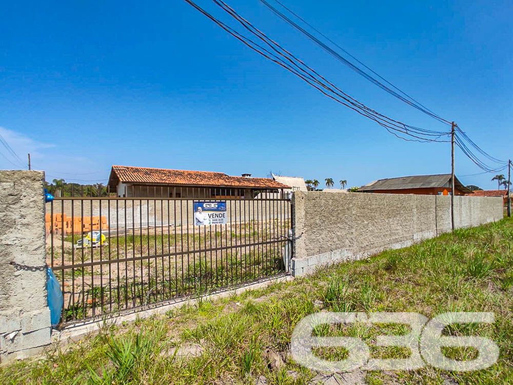 VENDE-SE TERRENO DE ESQUINA PRÓXIMO AO CANAL DO LINGUADO!
Sonha em construir a casa dos seus sonhos em um local paradisíaco? Apresentamos este magnífico terreno de esquina com 442,50m² de área total, localizado no bairro Ervino em São Francisco do Sul. A menos de 300 metros do Canal do Linguado, este terreno totalmente murado é o cenário perfeito para sua futura residência ou empreendimento.
UM TERRENO, INÚMERAS POSSIBILIDADES:
Com espaço de sobra, este terreno oferece inúmeras possibilidades para você criar a casa dos seus sonhos. Imagine um jardim exuberante, uma piscina para os dias quentes ou até mesmo uma área gourmet para receber amigos e familiares. As opções são infinitas!
VIVA A MAGIA DO LITORAL CATARINENSE:
O bairro Ervino é uma verdadeira joia do litoral catarinense, conhecido por suas praias deslumbrantes e ambiente tranquilo. A proximidade ao Canal do Linguado oferece uma experiência única, perfeita para os amantes da pesca, esportes aquáticos ou simplesmente para quem busca paz e tranquilidade.
ESCOLHA A 636 NEGÓCIOS IMOBILIÁRIOS:
Com mais de 30 anos de experiência no mercado imobiliário, a 636 Negócios Imobiliários é sua parceira de confiança. Entre em contato conosco para mais informações e faça um investimento seguro e rentável.
Telefone: (47) 3448-3636
WhatsApp: (47) 99190-0636