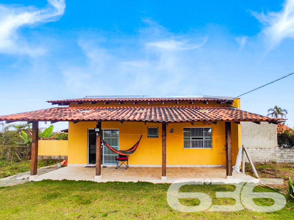 CASA DE PRAIA COM PISCINA NO ERVINO!
Imagine viver a menos de 800 metros da praia, em uma casa aconchegante com piscina e um terreno espaçoso de 490m². Localizada no bairro Ervino em São Francisco do Sul, esta propriedade oferece uma área construída de 60,30m², perfeita para quem busca conforto e lazer em um só lugar.
DETALHES QUE FAZEM A DIFERENÇA:
A casa é composta por um dormitório aconchegante e um banheiro funcional. A sala de estar e jantar são conjugadas com a cozinha, criando um ambiente integrado e acolhedor. Mas o verdadeiro destaque é a área externa: um terreno amplo com piscina e 5 vagas de garagem descobertas, ideal para receber amigos e família.
VIVA A EXPERIÊNCIA DO LITORAL CATARINENSE:
O bairro Ervino é conhecido por suas belas praias e ambiente tranquilo. A propriedade está localizada a menos de 800 metros da praia, permitindo que você desfrute do melhor do litoral catarinense sempre que desejar.
ESCOLHA A 636 NEGÓCIOS IMOBILIÁRIOS:
Com mais de 30 anos de experiência, a 636 Negócios Imobiliários é a escolha certa para quem busca excelência e confiabilidade. Entre em contato conosco para mais informações e realize o sonho da casa própria.
Telefone: (47) 3448-3636
WhatsApp: (47) 99190-0636