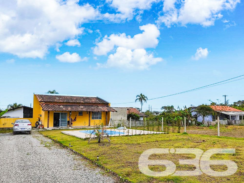 CASA DE PRAIA COM PISCINA NO ERVINO!
Imagine viver a menos de 800 metros da praia, em uma casa aconchegante com piscina e um terreno espaçoso de 490m². Localizada no bairro Ervino em São Francisco do Sul, esta propriedade oferece uma área construída de 60,30m², perfeita para quem busca conforto e lazer em um só lugar.
DETALHES QUE FAZEM A DIFERENÇA:
A casa é composta por um dormitório aconchegante e um banheiro funcional. A sala de estar e jantar são conjugadas com a cozinha, criando um ambiente integrado e acolhedor. Mas o verdadeiro destaque é a área externa: um terreno amplo com piscina e 5 vagas de garagem descobertas, ideal para receber amigos e família.
VIVA A EXPERIÊNCIA DO LITORAL CATARINENSE:
O bairro Ervino é conhecido por suas belas praias e ambiente tranquilo. A propriedade está localizada a menos de 800 metros da praia, permitindo que você desfrute do melhor do litoral catarinense sempre que desejar.
ESCOLHA A 636 NEGÓCIOS IMOBILIÁRIOS:
Com mais de 30 anos de experiência, a 636 Negócios Imobiliários é a escolha certa para quem busca excelência e confiabilidade. Entre em contato conosco para mais informações e realize o sonho da casa própria.
Telefone: (47) 3448-3636
WhatsApp: (47) 99190-0636