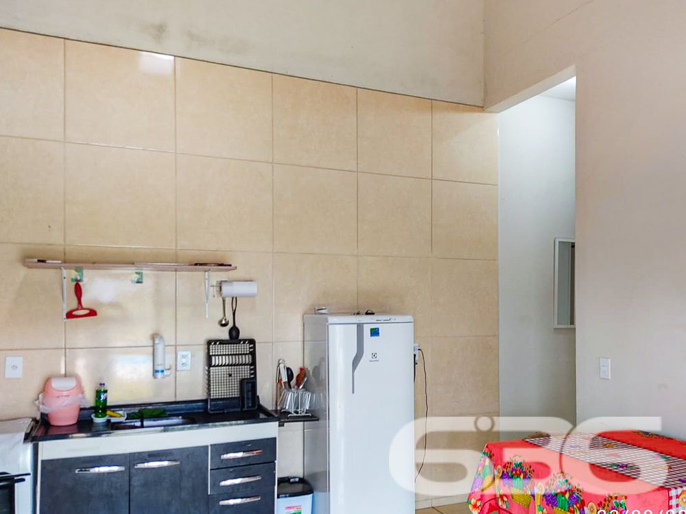 CASA DE PRAIA COM PISCINA NO ERVINO!
Imagine viver a menos de 800 metros da praia, em uma casa aconchegante com piscina e um terreno espaçoso de 490m². Localizada no bairro Ervino em São Francisco do Sul, esta propriedade oferece uma área construída de 60,30m², perfeita para quem busca conforto e lazer em um só lugar.
DETALHES QUE FAZEM A DIFERENÇA:
A casa é composta por um dormitório aconchegante e um banheiro funcional. A sala de estar e jantar são conjugadas com a cozinha, criando um ambiente integrado e acolhedor. Mas o verdadeiro destaque é a área externa: um terreno amplo com piscina e 5 vagas de garagem descobertas, ideal para receber amigos e família.
VIVA A EXPERIÊNCIA DO LITORAL CATARINENSE:
O bairro Ervino é conhecido por suas belas praias e ambiente tranquilo. A propriedade está localizada a menos de 800 metros da praia, permitindo que você desfrute do melhor do litoral catarinense sempre que desejar.
ESCOLHA A 636 NEGÓCIOS IMOBILIÁRIOS:
Com mais de 30 anos de experiência, a 636 Negócios Imobiliários é a escolha certa para quem busca excelência e confiabilidade. Entre em contato conosco para mais informações e realize o sonho da casa própria.
Telefone: (47) 3448-3636
WhatsApp: (47) 99190-0636