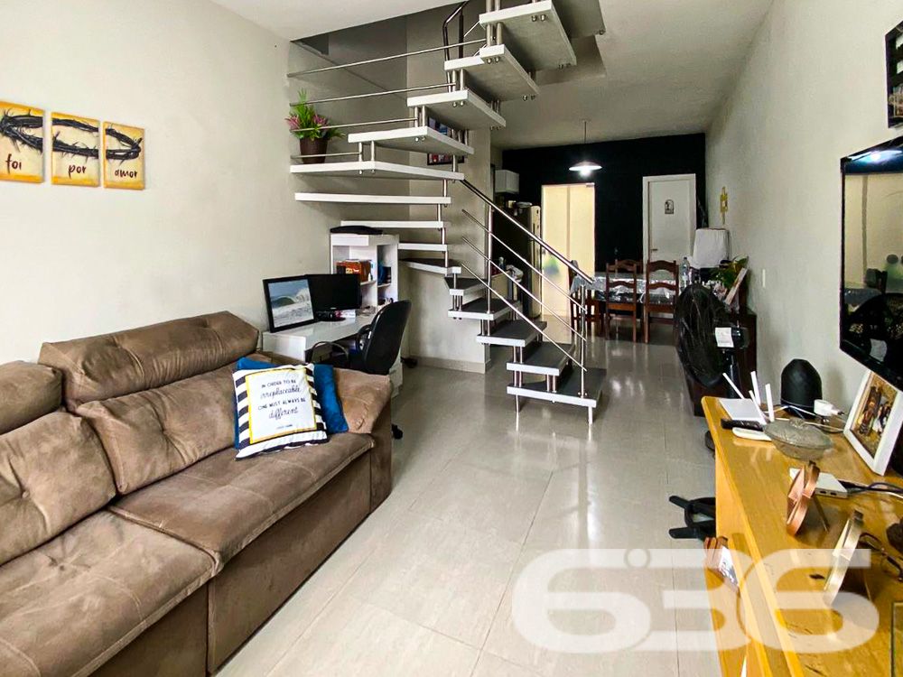 LINDO SOBRADO COM 2 SUÍTES EM CAMBORIÚ!
Apresentamos uma casa estilo sobrado com 73,81m² de área construída, localizada no bairro São Francisco de Assis em Camboriú, um dos bairros mais valorizados da região. Esta casa é perfeita para você que busca conforto e comodidade, com 2 suítes, 2 vagas de garagem descobertas e uma localização privilegiada a apenas 3km da praia e muito próximo de Balneário Camboriú.
COMODIDADE E ESTILO EM CADA CÔMODO:
Esta casa oferece 2 suítes espaçosas, uma delas com ar-condicionado split, garantindo seu conforto em todas as estações. A sala de estar e jantar é perfeita para receber amigos e familiares, enquanto a cozinha e a lavanderia são práticas e funcionais. O piso é de porcelanato e o corrimão é de inox, adicionando um toque de elegância ao imóvel.
LOCALIZAÇÃO ESTRATÉGICA:
Situada no bairro São Francisco de Assis, a casa está em uma rua que oferece tudo o que você precisa: escola, supermercado e farmácia. Além disso, você estará a apenas 3km da praia e muito próximo de Balneário Camboriú, permitindo que você desfrute do melhor do litoral catarinense.
ESCOLHA A 636 NEGÓCIOS IMOBILIÁRIOS:
Com mais de 30 anos de experiência, a 636 Negócios Imobiliários é sua melhor escolha para um negócio seguro e vantajoso. Para mais informações, entre em contato conosco.
Telefone: (47) 3451-0636
WhatsApp: (47) 99190-0636