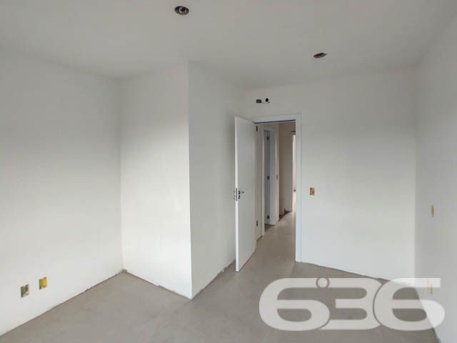 SOBRADO COM SUÍTE + 2 DORMITÓRIOS EM UBATUBA
Apresentamos a você um sobrado novo com 96,17m² de área construída, localizado no charmoso bairro de Ubatuba em São Francisco do Sul. Este imóvel é a definição perfeita de conforto e modernidade, oferecendo uma garagem descoberta, dois dormitórios, suíte, dois banheiros, jardim e muito mais!
DETALHES QUE FAZEM A DIFERENÇA:
O sobrado conta com dois dormitórios aconchegantes, além de uma suíte para garantir sua privacidade e conforto. A sala de estar e jantar é o espaço ideal para momentos em família, enquanto o jardim oferece um refúgio natural. Para os amantes de churrasco, a churrasqueira é um verdadeiro convite para momentos de lazer.
VIVA A EXPERIÊNCIA DE UBATUBA:
Localizado em Ubatuba, São Francisco do Sul, o imóvel está em uma região que oferece uma excelente infraestrutura. Desfrute da proximidade com praias deslumbrantes e viva a autêntica experiência do litoral catarinense.
ESCOLHA A 636 NEGÓCIOS IMOBILIÁRIOS:
Com mais de 30 anos de experiência, a 636 Negócios Imobiliários é sinônimo de confiança e excelência no mercado imobiliário. Entre em contato conosco para mais informações e descubra o valor de contar com uma equipe altamente qualificada.
Telefone: (47) 3448-3636
WhatsApp: (47) 99190-0636