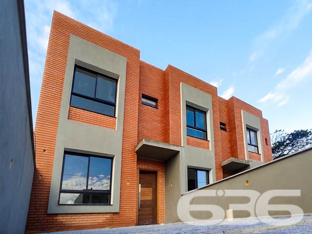 SOBRADO COM SUÍTE + 2 DORMITÓRIOS EM UBATUBA
Apresentamos a você um sobrado novo com 96,17m² de área construída, localizado no charmoso bairro de Ubatuba em São Francisco do Sul. Este imóvel é a definição perfeita de conforto e modernidade, oferecendo uma garagem descoberta, dois dormitórios, suíte, dois banheiros, jardim e muito mais!
DETALHES QUE FAZEM A DIFERENÇA:
O sobrado conta com dois dormitórios aconchegantes, além de uma suíte para garantir sua privacidade e conforto. A sala de estar e jantar é o espaço ideal para momentos em família, enquanto o jardim oferece um refúgio natural. Para os amantes de churrasco, a churrasqueira é um verdadeiro convite para momentos de lazer.
VIVA A EXPERIÊNCIA DE UBATUBA:
Localizado em Ubatuba, São Francisco do Sul, o imóvel está em uma região que oferece uma excelente infraestrutura. Desfrute da proximidade com praias deslumbrantes e viva a autêntica experiência do litoral catarinense.
ESCOLHA A 636 NEGÓCIOS IMOBILIÁRIOS:
Com mais de 30 anos de experiência, a 636 Negócios Imobiliários é sinônimo de confiança e excelência no mercado imobiliário. Entre em contato conosco para mais informações e descubra o valor de contar com uma equipe altamente qualificada.
Telefone: (47) 3448-3636
WhatsApp: (47) 99190-0636