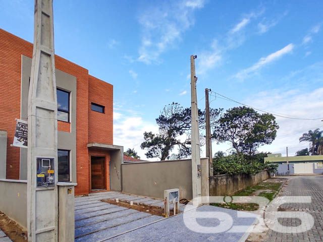 SOBRADO COM SUÍTE + 2 DORMITÓRIOS EM UBATUBA
Apresentamos a você um sobrado novo com 96,17m² de área construída, localizado no charmoso bairro de Ubatuba em São Francisco do Sul. Este imóvel é a definição perfeita de conforto e modernidade, oferecendo uma garagem descoberta, dois dormitórios, suíte, dois banheiros, jardim e muito mais!
DETALHES QUE FAZEM A DIFERENÇA:
O sobrado conta com dois dormitórios aconchegantes, além de uma suíte para garantir sua privacidade e conforto. A sala de estar e jantar é o espaço ideal para momentos em família, enquanto o jardim oferece um refúgio natural. Para os amantes de churrasco, a churrasqueira é um verdadeiro convite para momentos de lazer.
VIVA A EXPERIÊNCIA DE UBATUBA:
Localizado em Ubatuba, São Francisco do Sul, o imóvel está em uma região que oferece uma excelente infraestrutura. Desfrute da proximidade com praias deslumbrantes e viva a autêntica experiência do litoral catarinense.
ESCOLHA A 636 NEGÓCIOS IMOBILIÁRIOS:
Com mais de 30 anos de experiência, a 636 Negócios Imobiliários é sinônimo de confiança e excelência no mercado imobiliário. Entre em contato conosco para mais informações e descubra o valor de contar com uma equipe altamente qualificada.
Telefone: (47) 3448-3636
WhatsApp: (47) 99190-0636