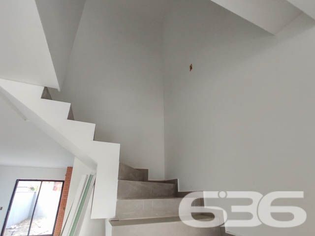 SOBRADO COM SUÍTE + 2 DORMITÓRIOS EM UBATUBA
Apresentamos a você um sobrado novo com 96,17m² de área construída, localizado no charmoso bairro de Ubatuba em São Francisco do Sul. Este imóvel é a definição perfeita de conforto e modernidade, oferecendo uma garagem descoberta, dois dormitórios, suíte, dois banheiros, jardim e muito mais!
DETALHES QUE FAZEM A DIFERENÇA:
O sobrado conta com dois dormitórios aconchegantes, além de uma suíte para garantir sua privacidade e conforto. A sala de estar e jantar é o espaço ideal para momentos em família, enquanto o jardim oferece um refúgio natural. Para os amantes de churrasco, a churrasqueira é um verdadeiro convite para momentos de lazer.
VIVA A EXPERIÊNCIA DE UBATUBA:
Localizado em Ubatuba, São Francisco do Sul, o imóvel está em uma região que oferece uma excelente infraestrutura. Desfrute da proximidade com praias deslumbrantes e viva a autêntica experiência do litoral catarinense.
ESCOLHA A 636 NEGÓCIOS IMOBILIÁRIOS:
Com mais de 30 anos de experiência, a 636 Negócios Imobiliários é sinônimo de confiança e excelência no mercado imobiliário. Entre em contato conosco para mais informações e descubra o valor de contar com uma equipe altamente qualificada.
Telefone: (47) 3448-3636
WhatsApp: (47) 99190-0636