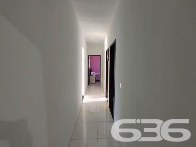IMÓVEL COM SUÍTE + 2 DORMITÓRIOS EM UBATUBA
Descubra o prazer de viver em Ubatuba, São Francisco do Sul, nesta casa de 165m², situada em um terreno de 340m². Com uma construção parcialmente averbada, este imóvel se destaca pela sua boa iluminação natural e cômodos espaçosos e arejados, oferecendo o conforto que você merece.
Espaço e Conforto para Toda a Família
Este lar acolhedor conta com 2 dormitórios e uma suíte, garantindo privacidade e tranquilidade. Com 2 banheiros, jardim, sala de estar e jantar integradas, a casa promove um ambiente familiar e convidativo. A área de serviço é prática, e a propriedade é totalmente murada, oferecendo segurança e privacidade. A sala, copa e cozinha conjugadas criam um espaço harmonioso para momentos em família.
Área de Lazer Completa para Momentos Inesquecíveis
A área de festas com churrasqueira e fogão a lenha é o coração desta casa, ideal para reunir amigos e familiares em momentos de celebração e alegria.
Localização Privilegiada em Ubatuba, São Francisco do Sul
Situada em Ubatuba, um dos bairros mais charmosos de São Francisco do Sul, esta casa está cercada por uma natureza exuberante, oferecendo uma vida tranquila e repleta de momentos ao ar livre.
636 Negócios Imobiliários: Mais de 30 Anos Realizando Sonhos
Com uma trajetória de mais de 30 anos, a 636 Negócios Imobiliários é especialista em encontrar o imóvel ideal para você. Entre em contato conosco pelo telefone (47) 3448-3636 ou WhatsApp (47) 99190-0636 e descubra como podemos ajudá-lo a realizar o sonho do lar perfeito.