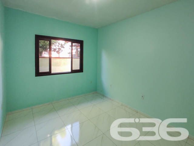 IMÓVEL COM SUÍTE + 2 DORMITÓRIOS EM UBATUBA
Descubra o prazer de viver em Ubatuba, São Francisco do Sul, nesta casa de 165m², situada em um terreno de 340m². Com uma construção parcialmente averbada, este imóvel se destaca pela sua boa iluminação natural e cômodos espaçosos e arejados, oferecendo o conforto que você merece.
Espaço e Conforto para Toda a Família
Este lar acolhedor conta com 2 dormitórios e uma suíte, garantindo privacidade e tranquilidade. Com 2 banheiros, jardim, sala de estar e jantar integradas, a casa promove um ambiente familiar e convidativo. A área de serviço é prática, e a propriedade é totalmente murada, oferecendo segurança e privacidade. A sala, copa e cozinha conjugadas criam um espaço harmonioso para momentos em família.
Área de Lazer Completa para Momentos Inesquecíveis
A área de festas com churrasqueira e fogão a lenha é o coração desta casa, ideal para reunir amigos e familiares em momentos de celebração e alegria.
Localização Privilegiada em Ubatuba, São Francisco do Sul
Situada em Ubatuba, um dos bairros mais charmosos de São Francisco do Sul, esta casa está cercada por uma natureza exuberante, oferecendo uma vida tranquila e repleta de momentos ao ar livre.
636 Negócios Imobiliários: Mais de 30 Anos Realizando Sonhos
Com uma trajetória de mais de 30 anos, a 636 Negócios Imobiliários é especialista em encontrar o imóvel ideal para você. Entre em contato conosco pelo telefone (47) 3448-3636 ou WhatsApp (47) 99190-0636 e descubra como podemos ajudá-lo a realizar o sonho do lar perfeito.