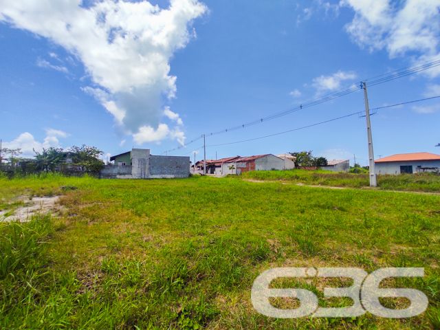 VENDE-SE TERRENO DE ESQUINA NO BAIRRO ERVINO - SÃO FRANCISCO DO SUL

Descubra o local perfeito para construir a casa dos seus sonhos ou um investimento promissor neste terreno de esquina no bairro Ervino, em São Francisco do Sul.

Com 490m² de área total, medindo 14 metros de frente por 35 metros nas laterais, este terreno plano e regular está pronto para receber seu projeto.

Situado a apenas 700 metros da praia, este terreno oferece não apenas a chance de viver perto do mar, mas também a oportunidade de investir em uma das áreas mais valorizadas de São Francisco do Sul. A localização no bairro Ervino é ideal para quem busca tranquilidade sem abrir mão da conveniência de estar próximo a belas praias e a uma infraestrutura completa.

Imagine-se construindo sua casa ou empreendimento em um terreno de esquina, com espaço de sobra para um projeto arquitetônico que combine com o estilo de vida praiano. A proximidade com a praia oferece uma experiência única de lazer e bem-estar, onde os dias são acompanhados pelo som das ondas e a brisa do mar.

Na 636 Negócios Imobiliários, estamos prontos para ajudá-lo a realizar seu sonho, seja construindo a casa perfeita ou desenvolvendo um investimento de sucesso. Com mais de 30 anos de experiência no mercado imobiliário, nossa equipe oferece o suporte necessário para você fazer a melhor escolha.

NÃO PERCA ESSA CHANCE!
Para mais informações sobre este terreno e outros imóveis, entre em contato conosco. Estamos à disposição para ajudá-lo a encontrar o imóvel ideal.

Telefone: (47) 3448-3636 | WhatsApp: (47) 99190-0636

Descubra mais oportunidades como esta em nosso site: i636.com.br