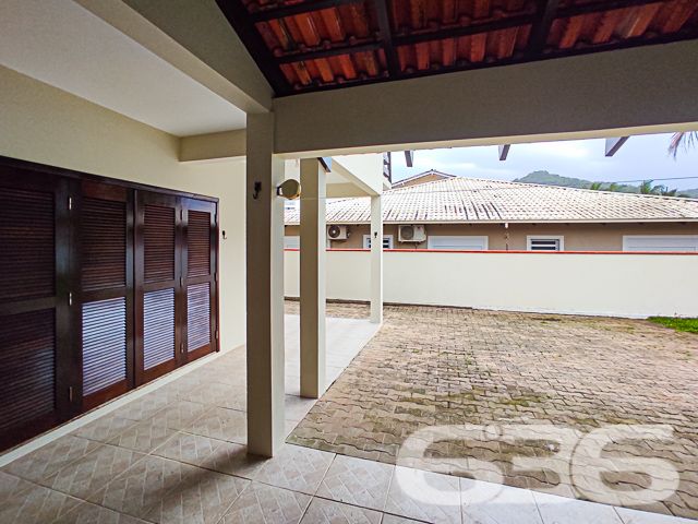 Sobrado a 330m da Praia em Itaguaçu, Ubatuba - São Francisco do Sul, SC

Encante-se com este sobrado excepcional, a apenas 330 metros da deslumbrante Praia de Itaguaçu. Construção sólida, terreno amplo e proximidade conveniente com o mar.
Desfrute da tranquilidade a poucos passos do oceano, em uma das áreas mais desejadas de São Francisco do Sul.

Não perca a chance! Entre em contato para agendar uma visita.
Fale conosco: 
Telefone: 47 3448-3636
WhatsApp: 47 99190-0636

Imobiliária 636.
