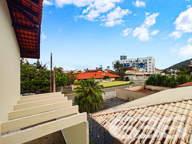 Sobrado a 330m da Praia em Itaguaçu, Ubatuba - São Francisco do Sul, SC

Encante-se com este sobrado excepcional, a apenas 330 metros da deslumbrante Praia de Itaguaçu. Construção sólida, terreno amplo e proximidade conveniente com o mar.
Desfrute da tranquilidade a poucos passos do oceano, em uma das áreas mais desejadas de São Francisco do Sul.

Não perca a chance! Entre em contato para agendar uma visita.
Fale conosco: 
Telefone: 47 3448-3636
WhatsApp: 47 99190-0636

Imobiliária 636.
