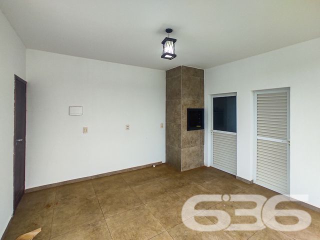 LINDO SOBRADO COM 3 DORMITÓRIOS NO ERVINO, SÃO FRANCISCO DO SUL!

Descubra este lindo sobrado de 199,32m² no bairro Ervino, em São Francisco do Sul, situado em um terreno de 300m². Com 3 dormitórios, 3 banheiros e uma vista deslumbrante para o mar, este imóvel praticamente novo é perfeito para quem busca conforto e beleza.

O sobrado oferece 2 garagens cobertas, garantindo espaço e segurança para seus veículos. A sala de estar e jantar são integradas, criando um ambiente acolhedor e elegante. A cozinha, conjugada com a copa, é moderna e funcional.

A área de serviço é bem planejada, otimizando as tarefas diárias. Além disso, o imóvel conta com 3 sacadas, proporcionando uma vista encantadora do mar. A área de festa com churrasqueira é perfeita para desfrutar de momentos de lazer e celebrações.

Localizado no bairro Ervino, esta propriedade está próxima a vias de acesso, transporte público, escolas e serviços essenciais, garantindo uma vida prática e confortável. A proximidade com o mar oferece uma experiência única de viver no litoral catarinense, combinando a serenidade da natureza com a conveniência urbana.

A 636 Negócios Imobiliários, com mais de 30 anos de experiência, está pronta para ajudá-lo a realizar o sonho da casa com vista para o mar. Nossa equipe de especialistas está à disposição para oferecer o melhor atendimento. Entre em contato conosco pelo telefone: (47) 3448-3636 ou WhatsApp: (47) 99190-0636.

Este e outros milhares de imóveis no site: i636.com.br