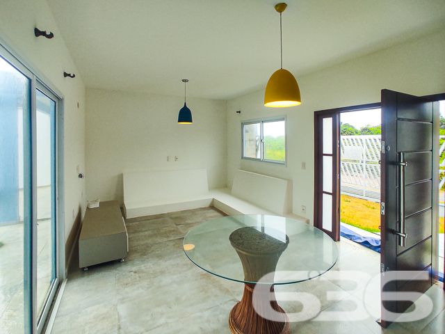 LINDO SOBRADO COM 3 DORMITÓRIOS NO ERVINO, SÃO FRANCISCO DO SUL!

Descubra este lindo sobrado de 199,32m² no bairro Ervino, em São Francisco do Sul, situado em um terreno de 300m². Com 3 dormitórios, 3 banheiros e uma vista deslumbrante para o mar, este imóvel praticamente novo é perfeito para quem busca conforto e beleza.

O sobrado oferece 2 garagens cobertas, garantindo espaço e segurança para seus veículos. A sala de estar e jantar são integradas, criando um ambiente acolhedor e elegante. A cozinha, conjugada com a copa, é moderna e funcional.

A área de serviço é bem planejada, otimizando as tarefas diárias. Além disso, o imóvel conta com 3 sacadas, proporcionando uma vista encantadora do mar. A área de festa com churrasqueira é perfeita para desfrutar de momentos de lazer e celebrações.

Localizado no bairro Ervino, esta propriedade está próxima a vias de acesso, transporte público, escolas e serviços essenciais, garantindo uma vida prática e confortável. A proximidade com o mar oferece uma experiência única de viver no litoral catarinense, combinando a serenidade da natureza com a conveniência urbana.

A 636 Negócios Imobiliários, com mais de 30 anos de experiência, está pronta para ajudá-lo a realizar o sonho da casa com vista para o mar. Nossa equipe de especialistas está à disposição para oferecer o melhor atendimento. Entre em contato conosco pelo telefone: (47) 3448-3636 ou WhatsApp: (47) 99190-0636.

Este e outros milhares de imóveis no site: i636.com.br