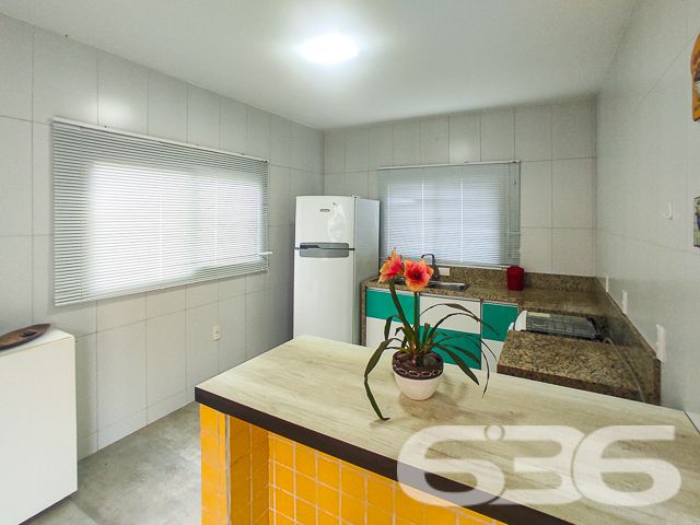 LINDO SOBRADO COM 3 DORMITÓRIOS NO ERVINO, SÃO FRANCISCO DO SUL!

Descubra este lindo sobrado de 199,32m² no bairro Ervino, em São Francisco do Sul, situado em um terreno de 300m². Com 3 dormitórios, 3 banheiros e uma vista deslumbrante para o mar, este imóvel praticamente novo é perfeito para quem busca conforto e beleza.

O sobrado oferece 2 garagens cobertas, garantindo espaço e segurança para seus veículos. A sala de estar e jantar são integradas, criando um ambiente acolhedor e elegante. A cozinha, conjugada com a copa, é moderna e funcional.

A área de serviço é bem planejada, otimizando as tarefas diárias. Além disso, o imóvel conta com 3 sacadas, proporcionando uma vista encantadora do mar. A área de festa com churrasqueira é perfeita para desfrutar de momentos de lazer e celebrações.

Localizado no bairro Ervino, esta propriedade está próxima a vias de acesso, transporte público, escolas e serviços essenciais, garantindo uma vida prática e confortável. A proximidade com o mar oferece uma experiência única de viver no litoral catarinense, combinando a serenidade da natureza com a conveniência urbana.

A 636 Negócios Imobiliários, com mais de 30 anos de experiência, está pronta para ajudá-lo a realizar o sonho da casa com vista para o mar. Nossa equipe de especialistas está à disposição para oferecer o melhor atendimento. Entre em contato conosco pelo telefone: (47) 3448-3636 ou WhatsApp: (47) 99190-0636.

Este e outros milhares de imóveis no site: i636.com.br