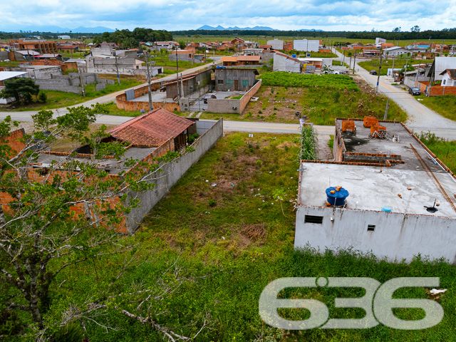 OPORTUNIDADE NO BAIRRO PORTO GRANDE, ARAQUARI – TERRENO PRONTO PARA CONSTRUIR
Descubra o local perfeito para construir a casa dos seus sonhos em Porto Grande, Araquari. Com 240m² de área total, medindo 10 x 25 metros, este terreno plano e regular é a tela em branco ideal para seu projeto de vida. Aproveite a chance de criar um lar sob medida em uma localização privilegiada.
Este terreno não apenas oferece um espaço generoso para construção, mas também se situa em uma região de grande valorização. Localizado no bairro Porto Grande, em Araquari, você estará próximo a tudo o que é importante: comércios, escolas e vias de acesso rápido para outras partes da cidade e região.
Imagine-se vivendo em uma área que combina tranquilidade, segurança e conveniência. Este terreno é perfeito para quem busca um começo novo ou deseja investir em uma propriedade com alto potencial de valorização.
Na 636 Negócios Imobiliários, entendemos a importância de encontrar o lugar ideal para chamar de lar. Estamos aqui para ajudá-lo a tornar esse sonho realidade. Para mais informações, entre em contato conosco pelo telefone: (47) 3451-0636 ou WhatsApp: (47) 99190-0636.
Não perca essa oportunidade excepcional. Visite nosso site para mais opções: i636.com.br