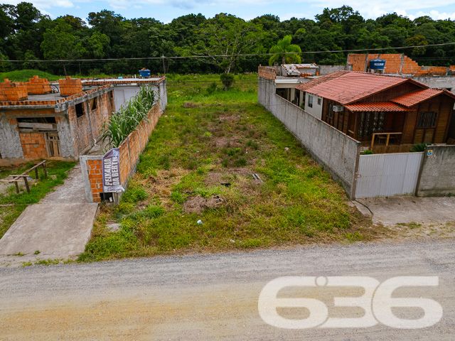 OPORTUNIDADE NO BAIRRO PORTO GRANDE, ARAQUARI – TERRENO PRONTO PARA CONSTRUIR
Descubra o local perfeito para construir a casa dos seus sonhos em Porto Grande, Araquari. Com 240m² de área total, medindo 10 x 25 metros, este terreno plano e regular é a tela em branco ideal para seu projeto de vida. Aproveite a chance de criar um lar sob medida em uma localização privilegiada.
Este terreno não apenas oferece um espaço generoso para construção, mas também se situa em uma região de grande valorização. Localizado no bairro Porto Grande, em Araquari, você estará próximo a tudo o que é importante: comércios, escolas e vias de acesso rápido para outras partes da cidade e região.
Imagine-se vivendo em uma área que combina tranquilidade, segurança e conveniência. Este terreno é perfeito para quem busca um começo novo ou deseja investir em uma propriedade com alto potencial de valorização.
Na 636 Negócios Imobiliários, entendemos a importância de encontrar o lugar ideal para chamar de lar. Estamos aqui para ajudá-lo a tornar esse sonho realidade. Para mais informações, entre em contato conosco pelo telefone: (47) 3451-0636 ou WhatsApp: (47) 99190-0636.
Não perca essa oportunidade excepcional. Visite nosso site para mais opções: i636.com.br