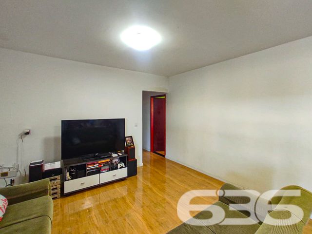 CASA COM SUÍTE + 2 DORMITÓRIOS EM UBATUBA, SÃO FRANCISCO DO SUL
Venha viver onde a vida é mais bela!
Descubra a perfeita harmonia entre conforto e natureza neste encantador imóvel em Ubatuba, São Francisco do Sul. Com um terreno de 357m² e 113,39m² de área construída, esta casa é um refúgio ideal para quem busca tranquilidade sem abrir mão da conveniência.
UM LAR FEITO PARA CRIAR MEMÓRIAS
Equipada com 2 dormitórios, uma suíte, 3 banheiros, e uma acolhedora sala de estar e jantar, esta residência é perfeita para a vida em família. A cozinha, integrada à sala, copa e com área de festas completa com churrasqueira e forno a lenha, promete ser o cenário de momentos inesquecíveis.
O jardim convida ao relaxamento e ao contato com a natureza, enquanto a estrutura murada garante privacidade total.
UBATUBA: UM PARAÍSO À SUA PORTA
Localizada no valorizado Capri em Ubatuba, São Francisco do Sul, esta propriedade está próxima às principais vias de acesso e serviços essenciais, combinando a paz do litoral com a praticidade urbana.
A região é conhecida por suas belas praias e paisagens naturais, oferecendo uma qualidade de vida sem igual.
Com mais de 30 anos de experiência, a 636 Negócios Imobiliários é especialista em encontrar o imóvel perfeito para você. Nossa equipe está pronta para ajudá-lo a realizar o sonho da casa própria com excelência e profissionalismo.
Telefone: (47) 3448-3636
WhatsApp: (47) 99190-0636
Mais informações em: i636.com.br