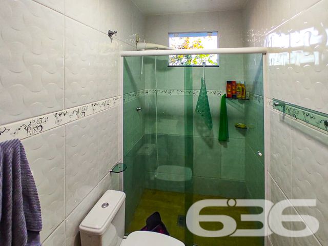CASA COM SUÍTE + 2 DORMITÓRIOS EM UBATUBA, SÃO FRANCISCO DO SUL
Venha viver onde a vida é mais bela!
Descubra a perfeita harmonia entre conforto e natureza neste encantador imóvel em Ubatuba, São Francisco do Sul. Com um terreno de 357m² e 113,39m² de área construída, esta casa é um refúgio ideal para quem busca tranquilidade sem abrir mão da conveniência.
UM LAR FEITO PARA CRIAR MEMÓRIAS
Equipada com 2 dormitórios, uma suíte, 3 banheiros, e uma acolhedora sala de estar e jantar, esta residência é perfeita para a vida em família. A cozinha, integrada à sala, copa e com área de festas completa com churrasqueira e forno a lenha, promete ser o cenário de momentos inesquecíveis.
O jardim convida ao relaxamento e ao contato com a natureza, enquanto a estrutura murada garante privacidade total.
UBATUBA: UM PARAÍSO À SUA PORTA
Localizada no valorizado Capri em Ubatuba, São Francisco do Sul, esta propriedade está próxima às principais vias de acesso e serviços essenciais, combinando a paz do litoral com a praticidade urbana.
A região é conhecida por suas belas praias e paisagens naturais, oferecendo uma qualidade de vida sem igual.
Com mais de 30 anos de experiência, a 636 Negócios Imobiliários é especialista em encontrar o imóvel perfeito para você. Nossa equipe está pronta para ajudá-lo a realizar o sonho da casa própria com excelência e profissionalismo.
Telefone: (47) 3448-3636
WhatsApp: (47) 99190-0636
Mais informações em: i636.com.br