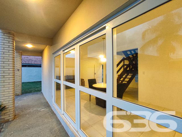 

LOCALIZAÇÃO PRIVILEGIADA E CONECTIVIDADE:
Situado a apenas 500 metros da praia, no bairro Ubatuba, este imóvel garante acesso fácil às principais vias, transporte público e serviços essenciais, além de conexão com a internet, atendendo às necessidades de modernidade e praticidade.

OPORTUNIDADE ÚNICA COM FLEXIBILIDADE DE NEGOCIAÇÃO:
O proprietário está aberto a analisar imóvel de menor valor e veículo como parte do pagamento, oferecendo uma excelente oportunidade para quem deseja investir ou morar próximo ao mar.

A 636 NEGÓCIOS IMOBILIÁRIOS ESTÁ AQUI PARA REALIZAR SEU SONHO:
Com mais de 30 anos de experiência, a 636 Negócios Imobiliários é sua parceira ideal para encontrar a casa dos seus sonhos. Entre em contato e descubra como podemos ajudá-lo a fazer deste sobrado seu novo lar.

Telefone: (47) 3451-0636
WhatsApp: (47) 99190-0636
Este e outros milhares de imóveis no site: i636.com.br