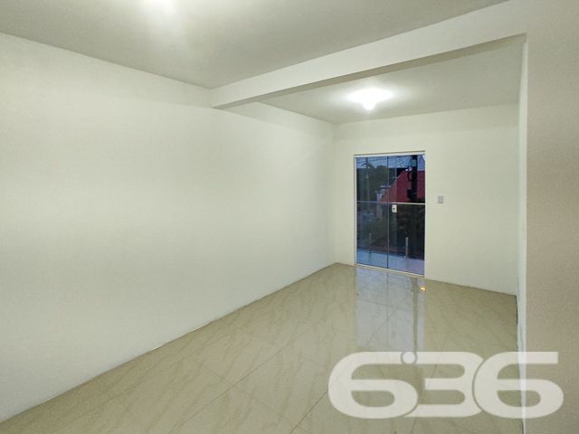 

LOCALIZAÇÃO PRIVILEGIADA E CONECTIVIDADE:
Situado a apenas 500 metros da praia, no bairro Ubatuba, este imóvel garante acesso fácil às principais vias, transporte público e serviços essenciais, além de conexão com a internet, atendendo às necessidades de modernidade e praticidade.

OPORTUNIDADE ÚNICA COM FLEXIBILIDADE DE NEGOCIAÇÃO:
O proprietário está aberto a analisar imóvel de menor valor e veículo como parte do pagamento, oferecendo uma excelente oportunidade para quem deseja investir ou morar próximo ao mar.

A 636 NEGÓCIOS IMOBILIÁRIOS ESTÁ AQUI PARA REALIZAR SEU SONHO:
Com mais de 30 anos de experiência, a 636 Negócios Imobiliários é sua parceira ideal para encontrar a casa dos seus sonhos. Entre em contato e descubra como podemos ajudá-lo a fazer deste sobrado seu novo lar.

Telefone: (47) 3451-0636
WhatsApp: (47) 99190-0636
Este e outros milhares de imóveis no site: i636.com.br