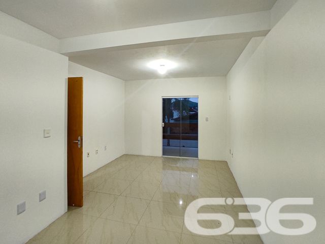 

LOCALIZAÇÃO PRIVILEGIADA E CONECTIVIDADE:
Situado a apenas 500 metros da praia, no bairro Ubatuba, este imóvel garante acesso fácil às principais vias, transporte público e serviços essenciais, além de conexão com a internet, atendendo às necessidades de modernidade e praticidade.

OPORTUNIDADE ÚNICA COM FLEXIBILIDADE DE NEGOCIAÇÃO:
O proprietário está aberto a analisar imóvel de menor valor e veículo como parte do pagamento, oferecendo uma excelente oportunidade para quem deseja investir ou morar próximo ao mar.

A 636 NEGÓCIOS IMOBILIÁRIOS ESTÁ AQUI PARA REALIZAR SEU SONHO:
Com mais de 30 anos de experiência, a 636 Negócios Imobiliários é sua parceira ideal para encontrar a casa dos seus sonhos. Entre em contato e descubra como podemos ajudá-lo a fazer deste sobrado seu novo lar.

Telefone: (47) 3451-0636
WhatsApp: (47) 99190-0636
Este e outros milhares de imóveis no site: i636.com.br